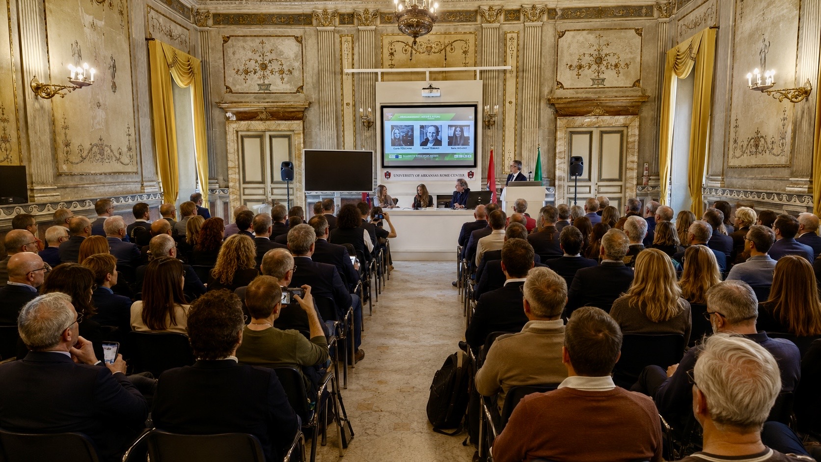Pubblico durante un evento di settore sull'abitare